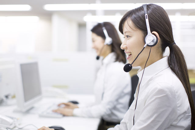 電話オペレーター女性2名